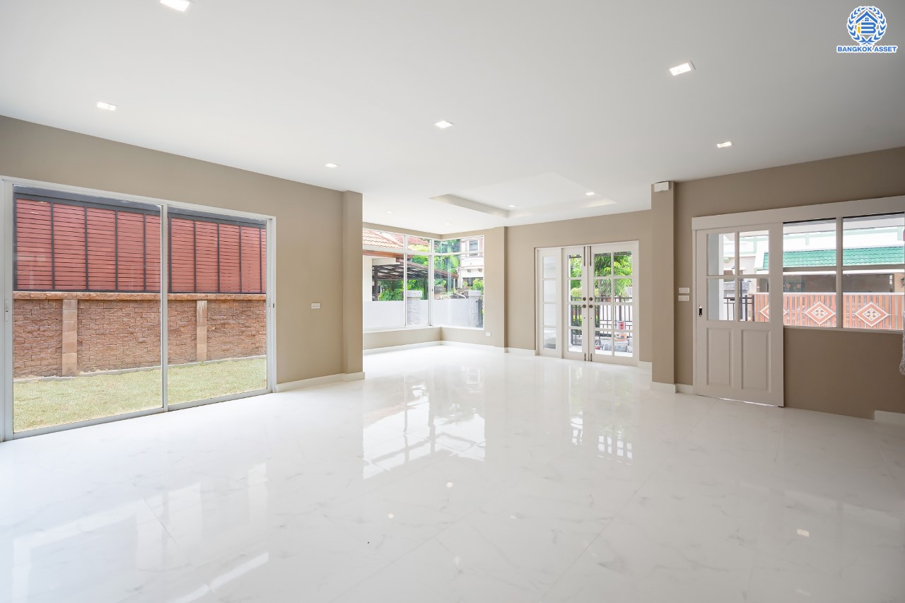 บ้านมือสองตกแต่งใหม่ ม.ลัดดารมย์ วัชรพล แบรนด์ Q.House เนื้อที่ 70.1 ตร.ว. ฟังก์ชัน 3 ห้องนอน 3 ห้องน้ำ จอดรถได้ 2 คัน Facilities ครบครัน บนทำเลเชื่อมต่อหลายเส้นทาง ถ.รามอินทรา ถ.สายไหม และถ.พหลโยธิน ใกล้สนามบินดอนเมือง ทางด่วน "ศรีรัช" และ เซ็นทรัลรามอินทรา...